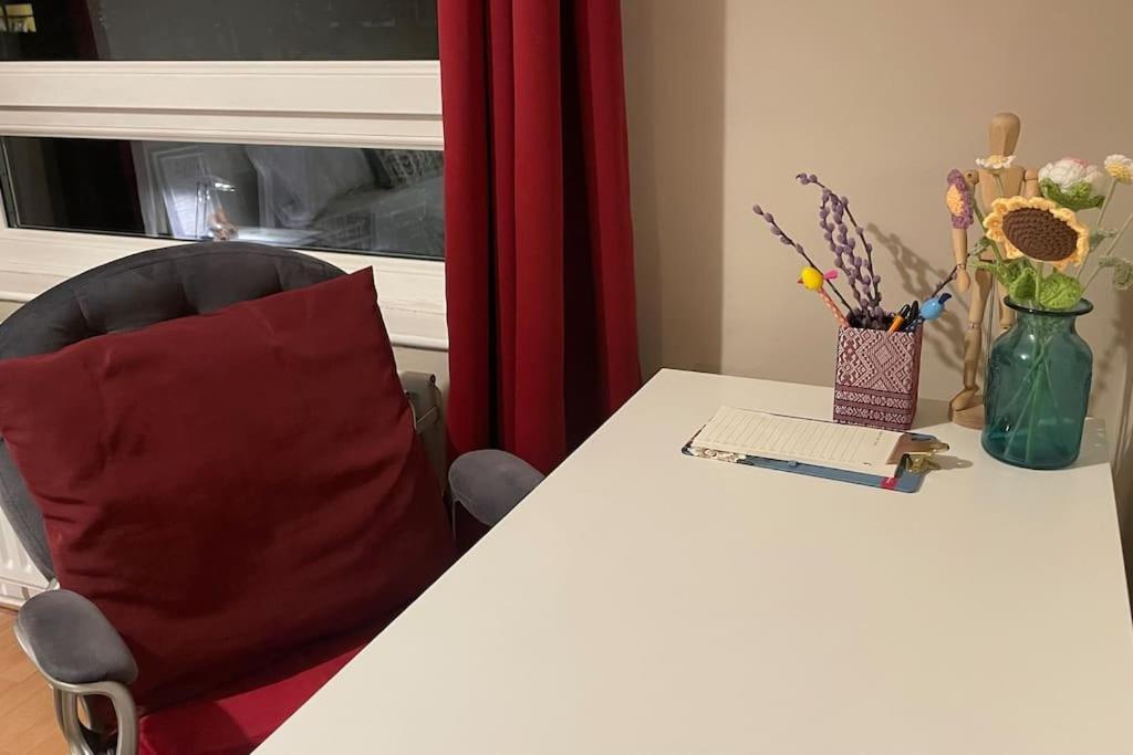 Cosy Flat For 4, Family Friendly, Private Parking, Close To Central ロンドン エクステリア 写真