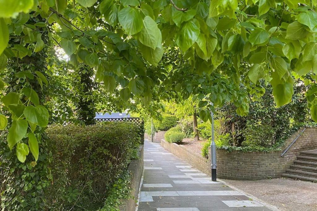 Cosy Flat For 4, Family Friendly, Private Parking, Close To Central ロンドン エクステリア 写真
