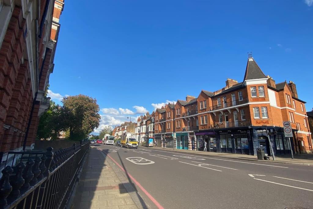 Cosy Flat For 4, Family Friendly, Private Parking, Close To Central ロンドン エクステリア 写真
