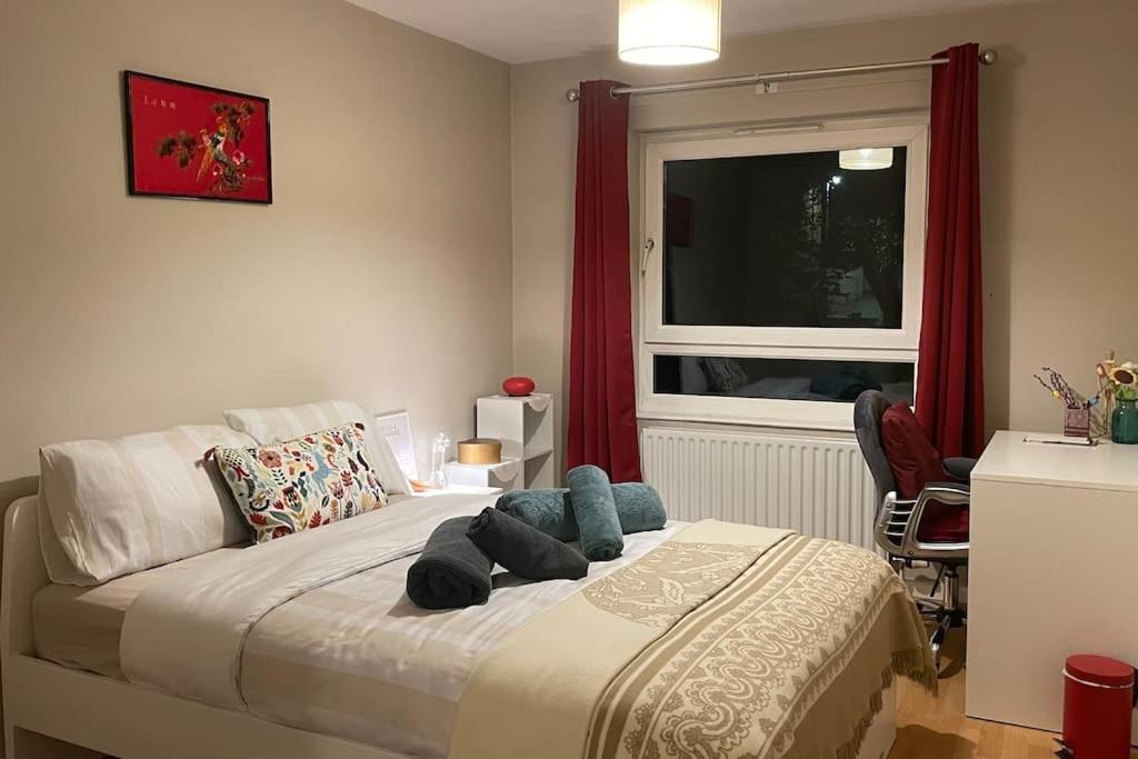 Cosy Flat For 4, Family Friendly, Private Parking, Close To Central ロンドン エクステリア 写真